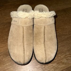CROCS Women's Eva Tan Camel Suede Mules with Faux Fur Lining Clogs Wedges Sz 10